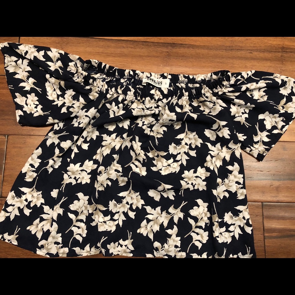 Off shoulder crop top. Great condition like new